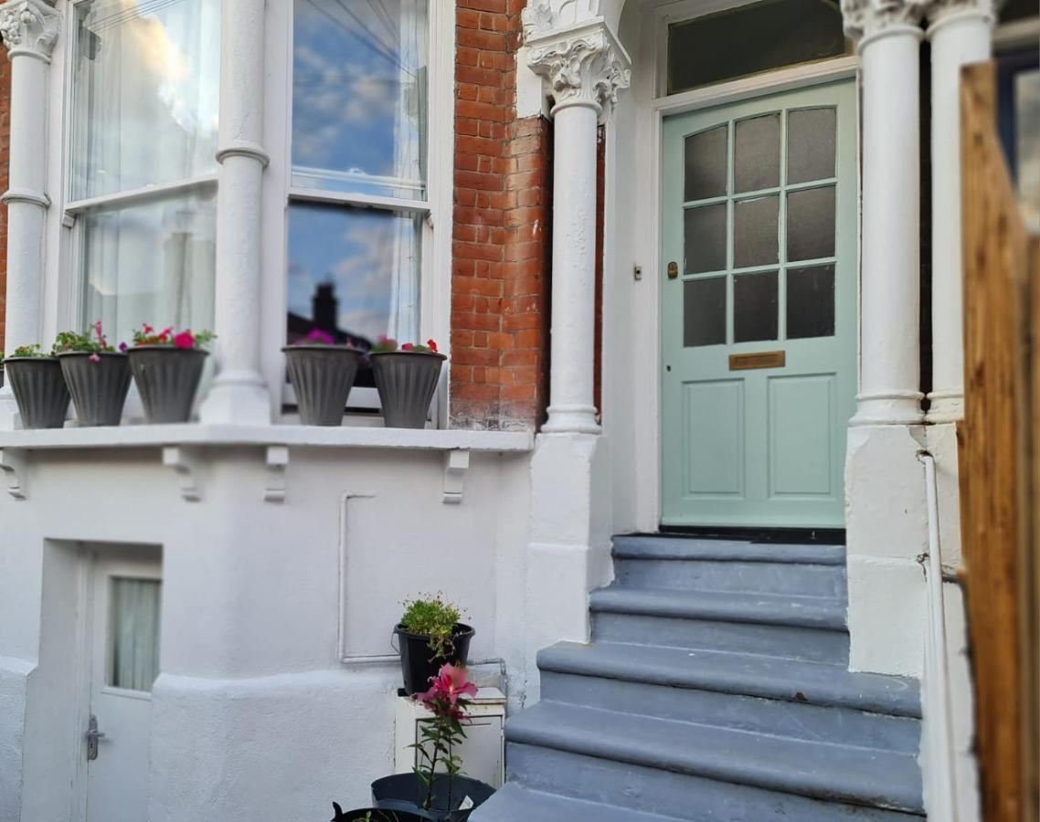 3-Bed House In London Self-Contained In Ladywell Villa Buitenkant foto
