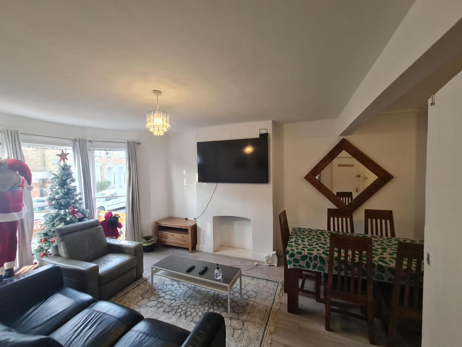 3-Bed House In London Self-Contained In Ladywell Villa Buitenkant foto