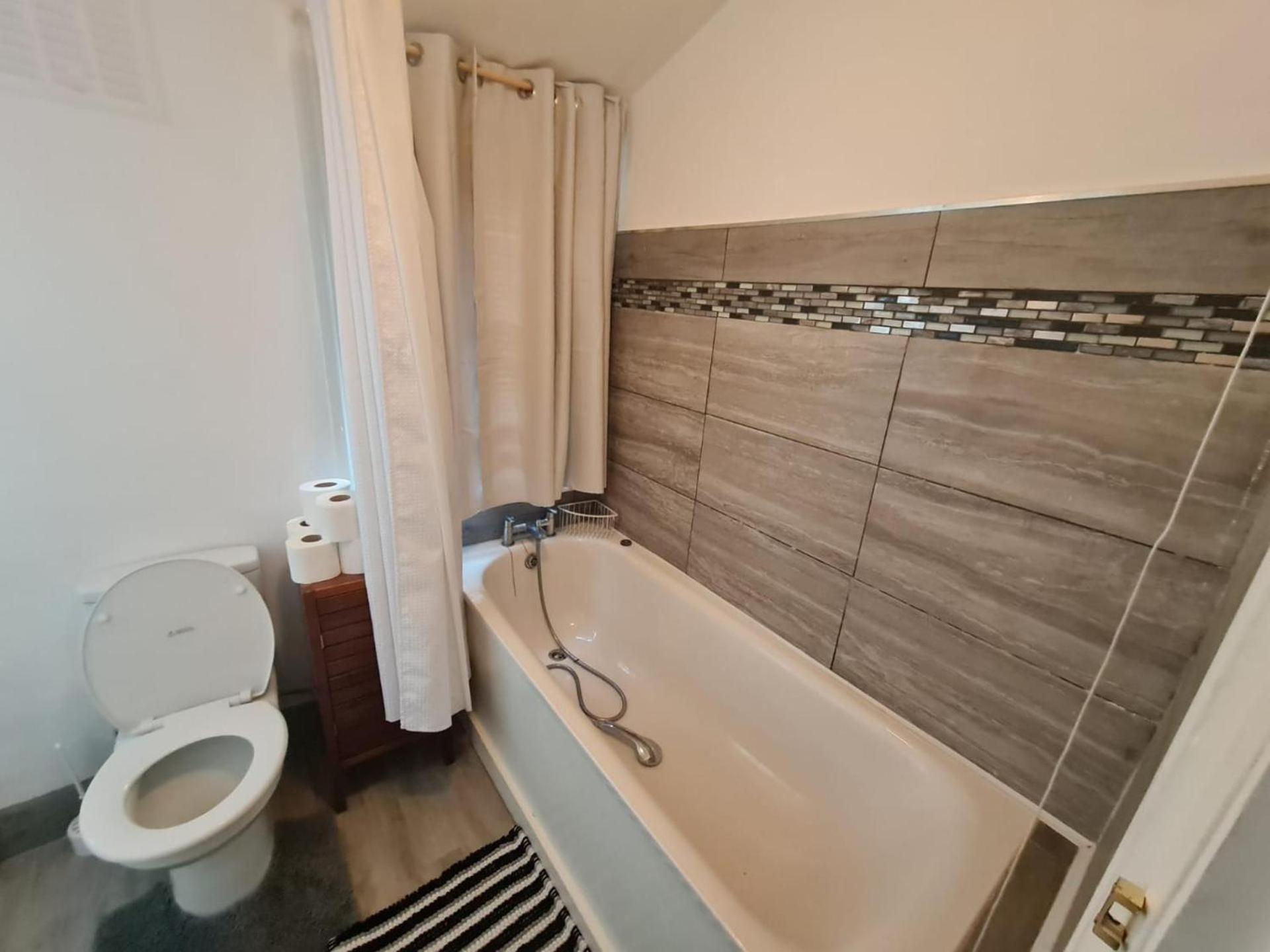 3-Bed House In London Self-Contained In Ladywell Villa Buitenkant foto